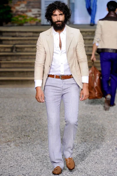 Look 15